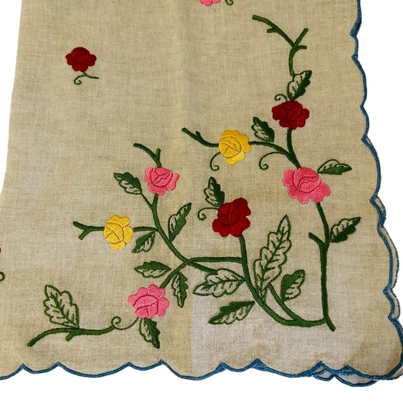 Vintage Linen Floral Hand Embroidered Roses Square Table Topper Scalloped 26" - Picture 6 of 15
